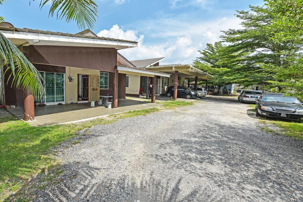Oyo 90596 Casaria Inn Paka Exterior foto